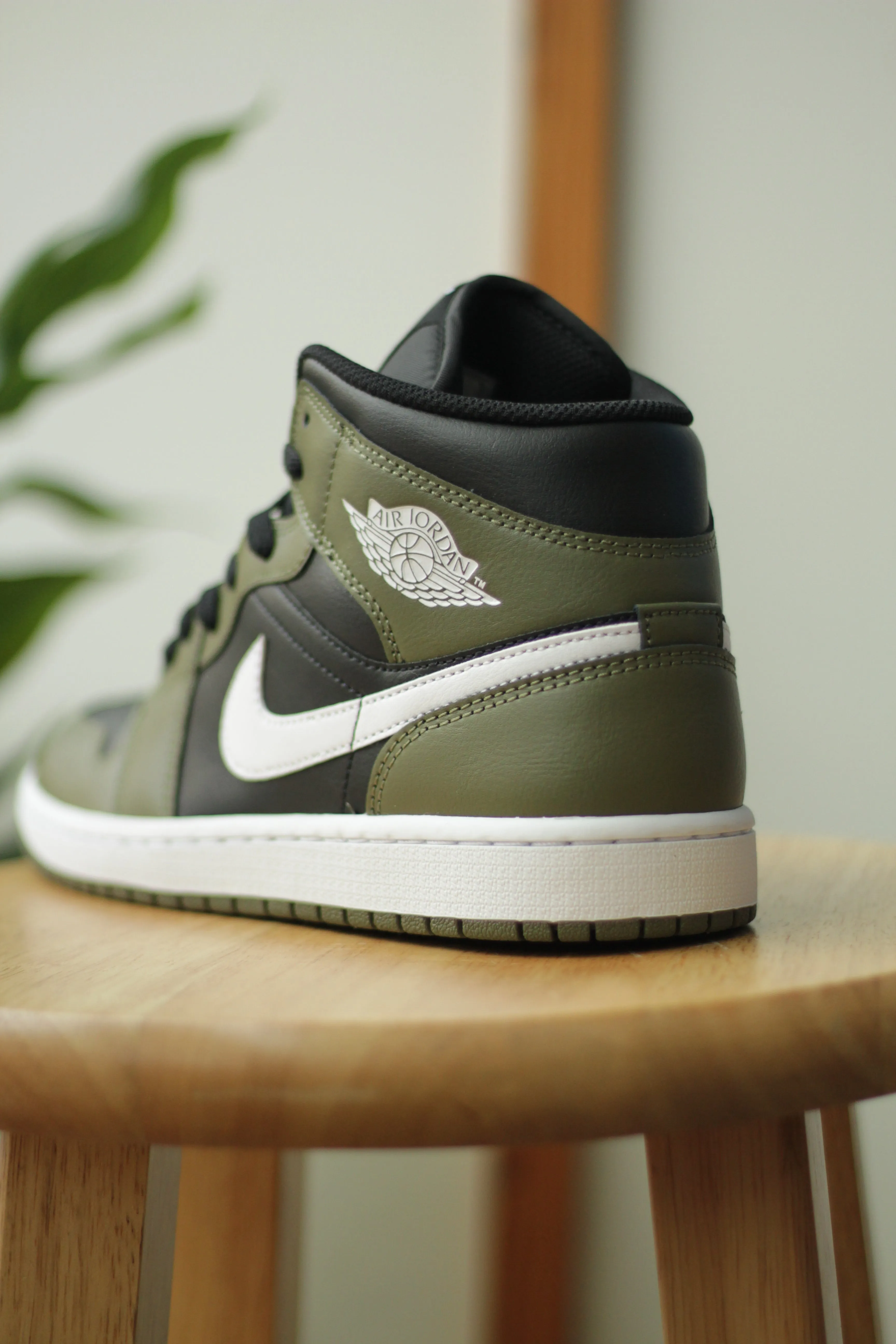 AIR JORDAN 1 MID "MEDIUM OLIVE"