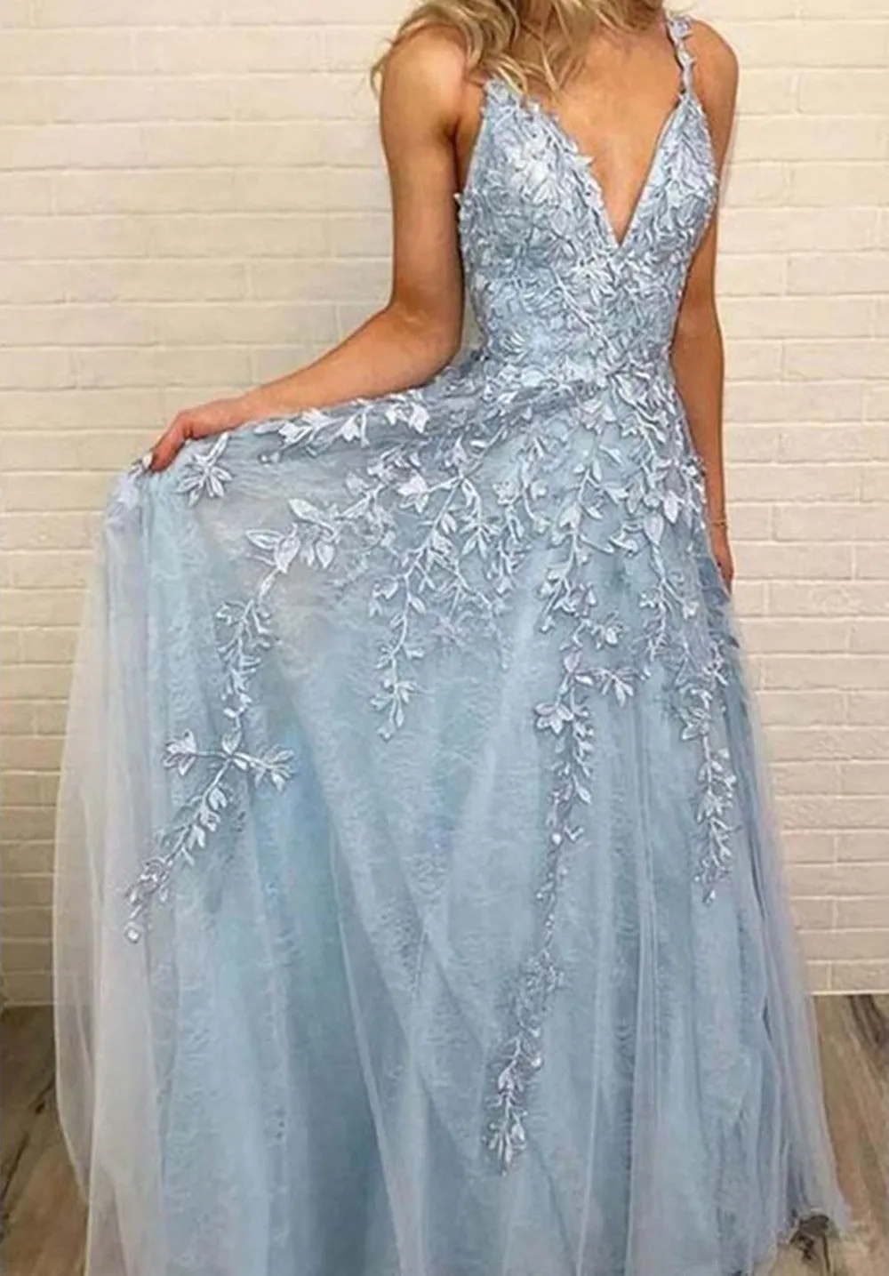 Charming Long A-Line V-neck Spaghetti Straps Tulle Open Back Prom Dress