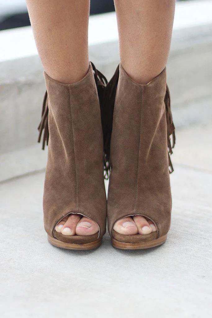 Girls Best Fringe Tan Heels