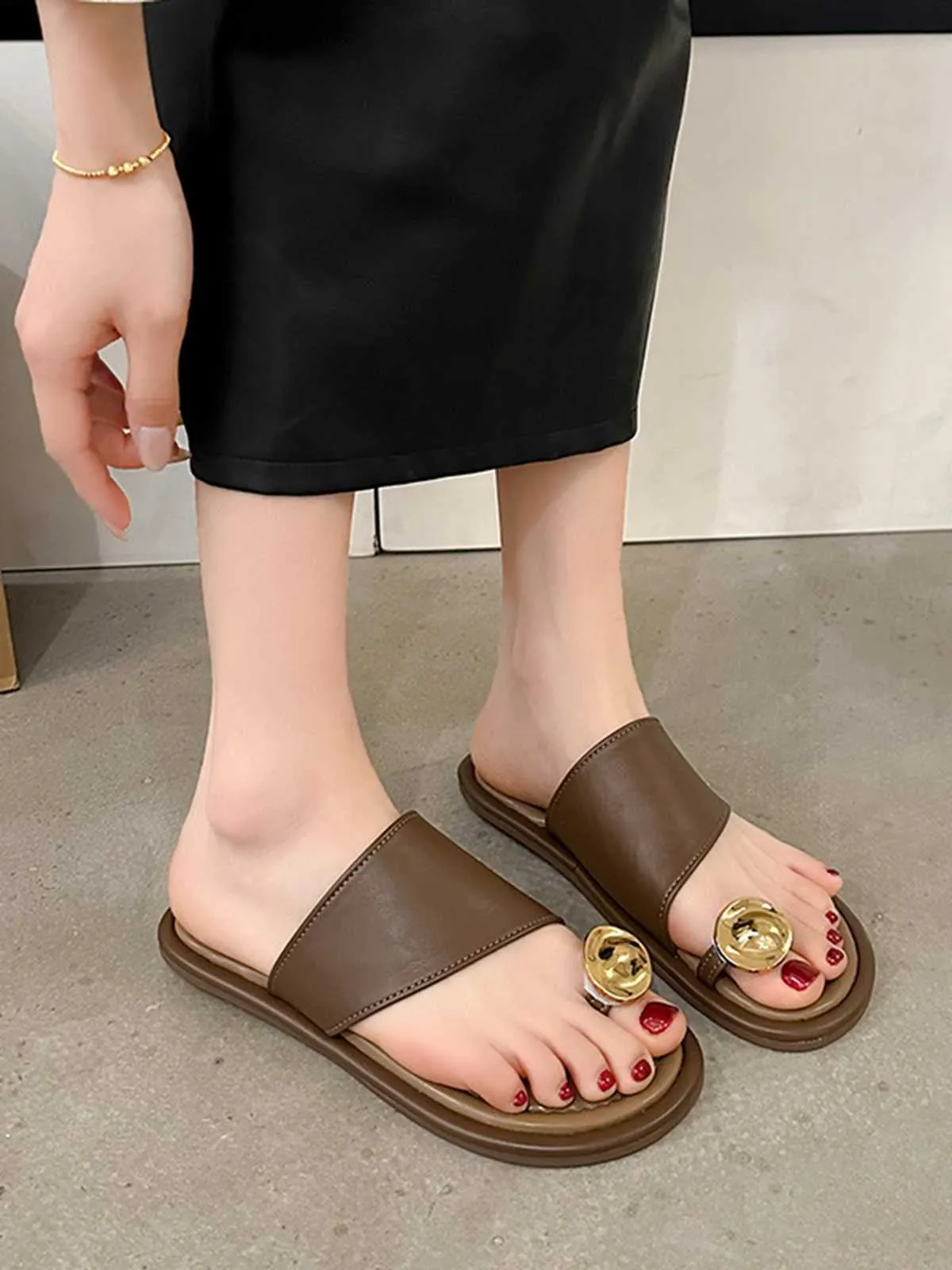 Metal Thumb-Toe Beach Sandals